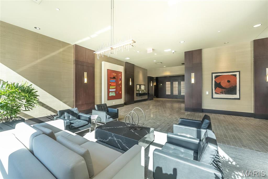 8025 Maryland Avenue Unit: 5G