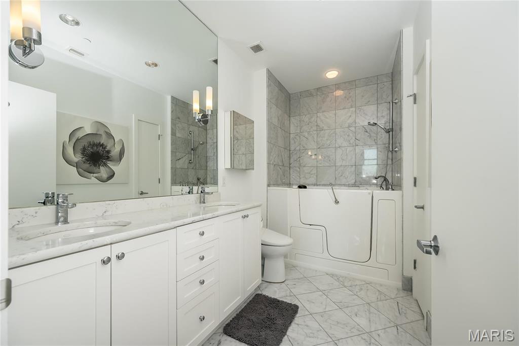 8025 Maryland Avenue Unit: 5G