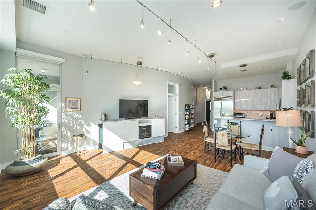 8025 Maryland Avenue Unit: 5G