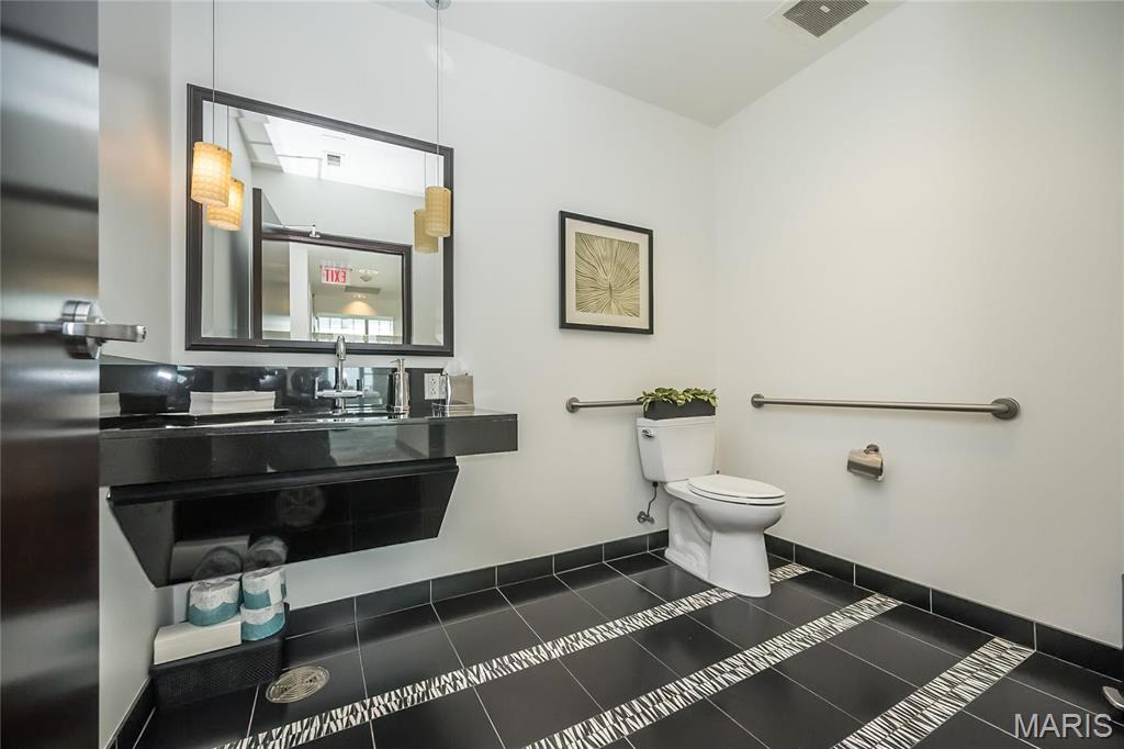 8025 Maryland Avenue Unit: 5G