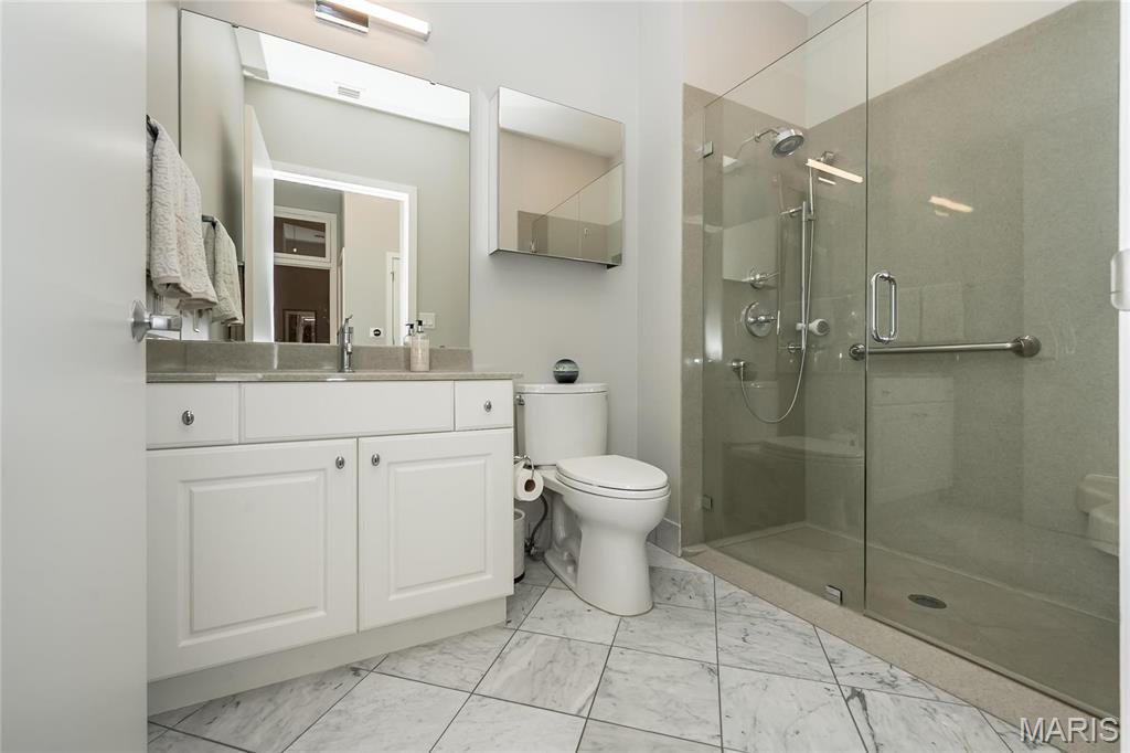 8025 Maryland Avenue Unit: 5G