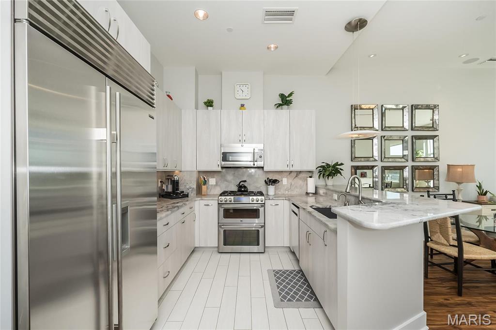 8025 Maryland Avenue Unit: 5G