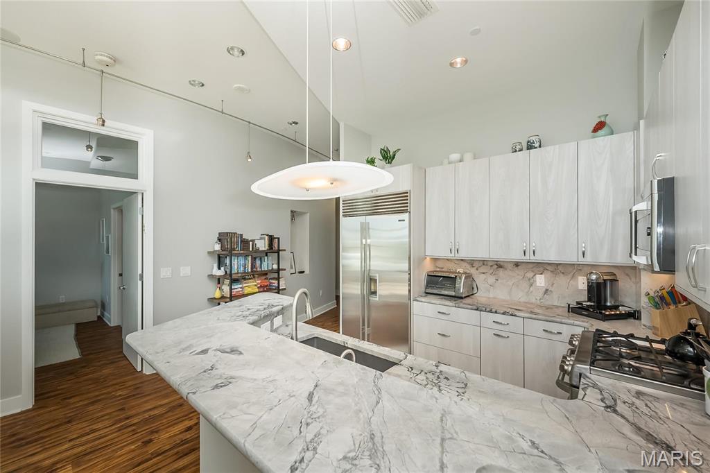 8025 Maryland Avenue Unit: 5G