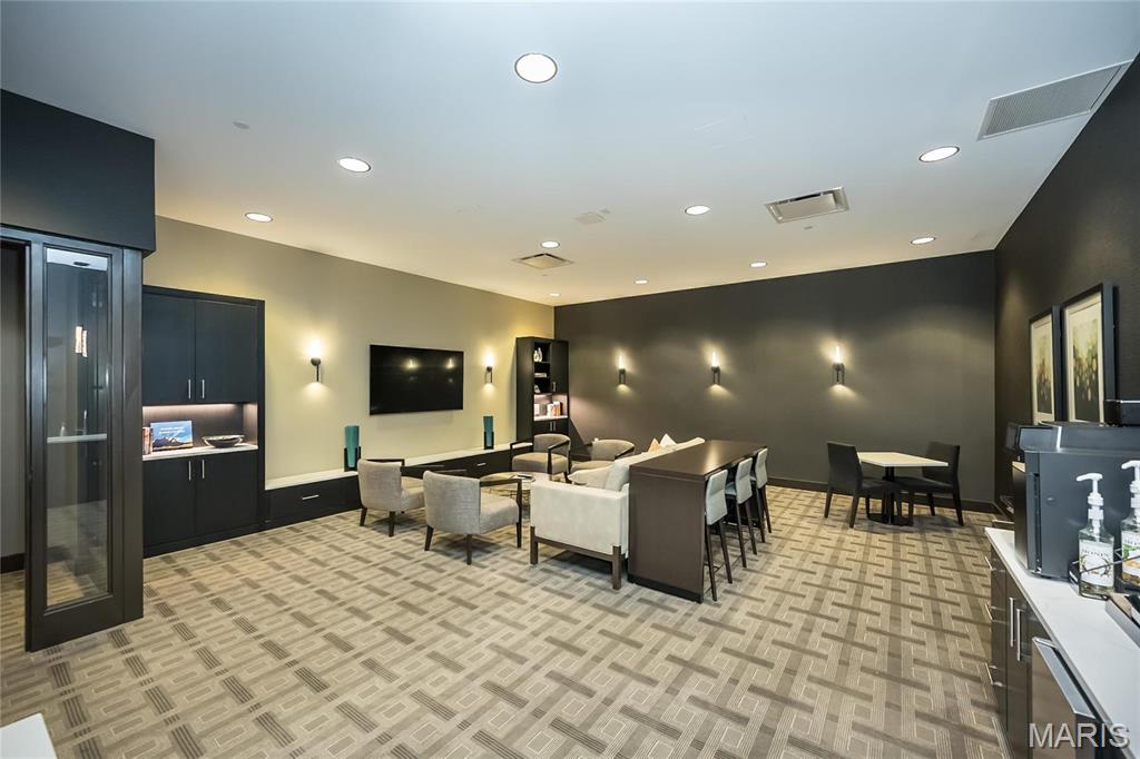 8025 Maryland Avenue Unit: 5G