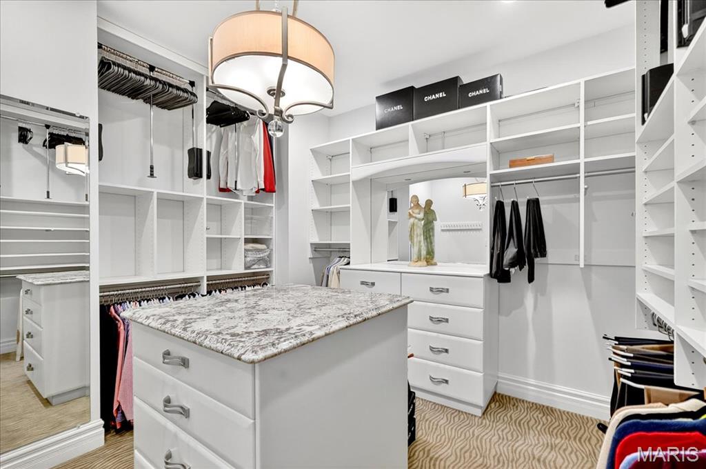 295 Meadowbrook Country Club Est