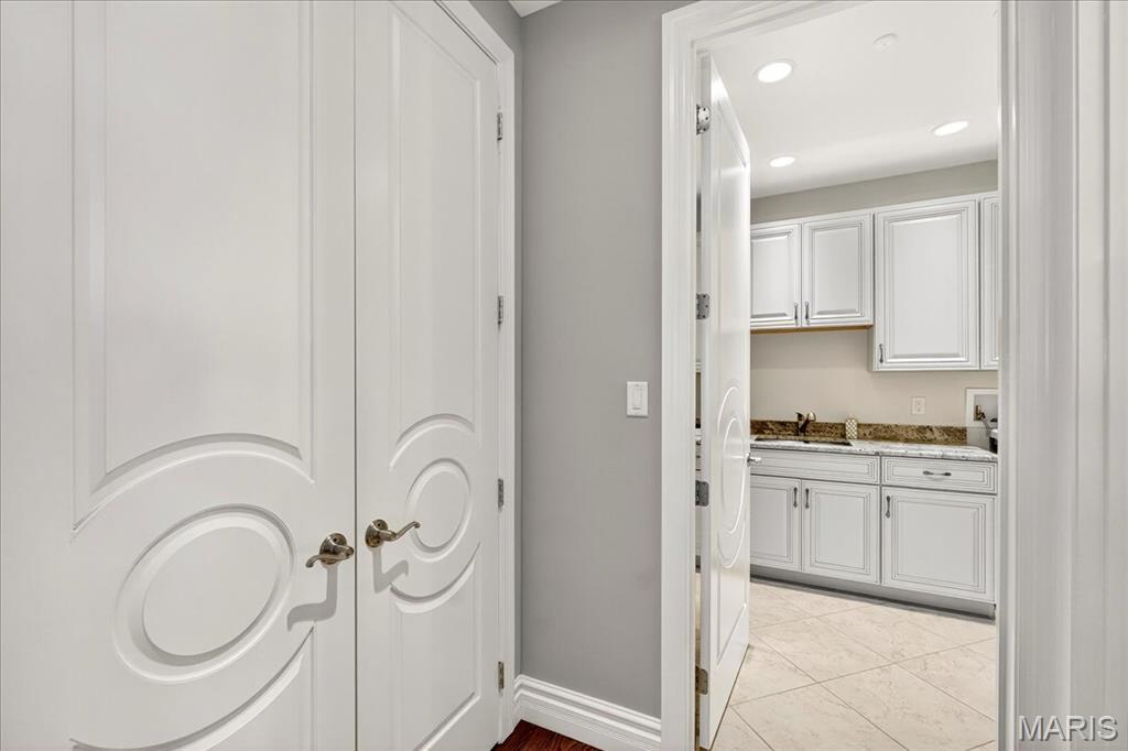 295 Meadowbrook Country Club Est