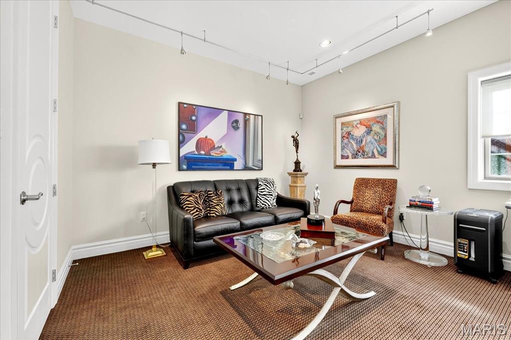 295 Meadowbrook Country Club Est