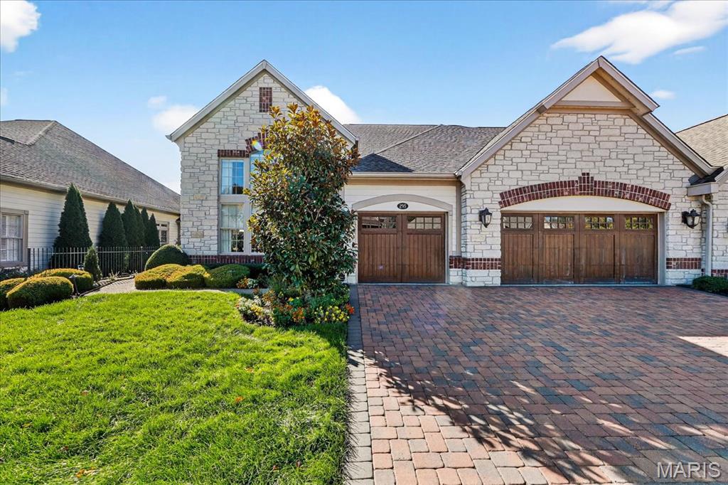 295 Meadowbrook Country Club Est