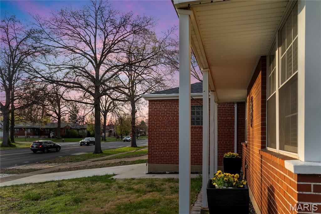 5816 Jamieson Avenue