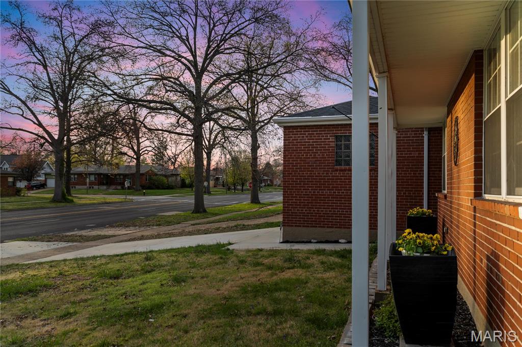 5816 Jamieson Avenue