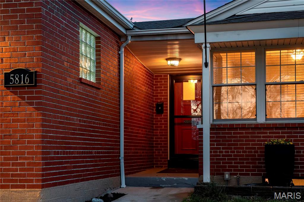 5816 Jamieson Avenue