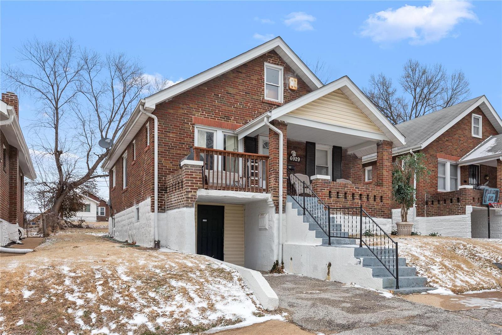 6929 Lexington Avenue