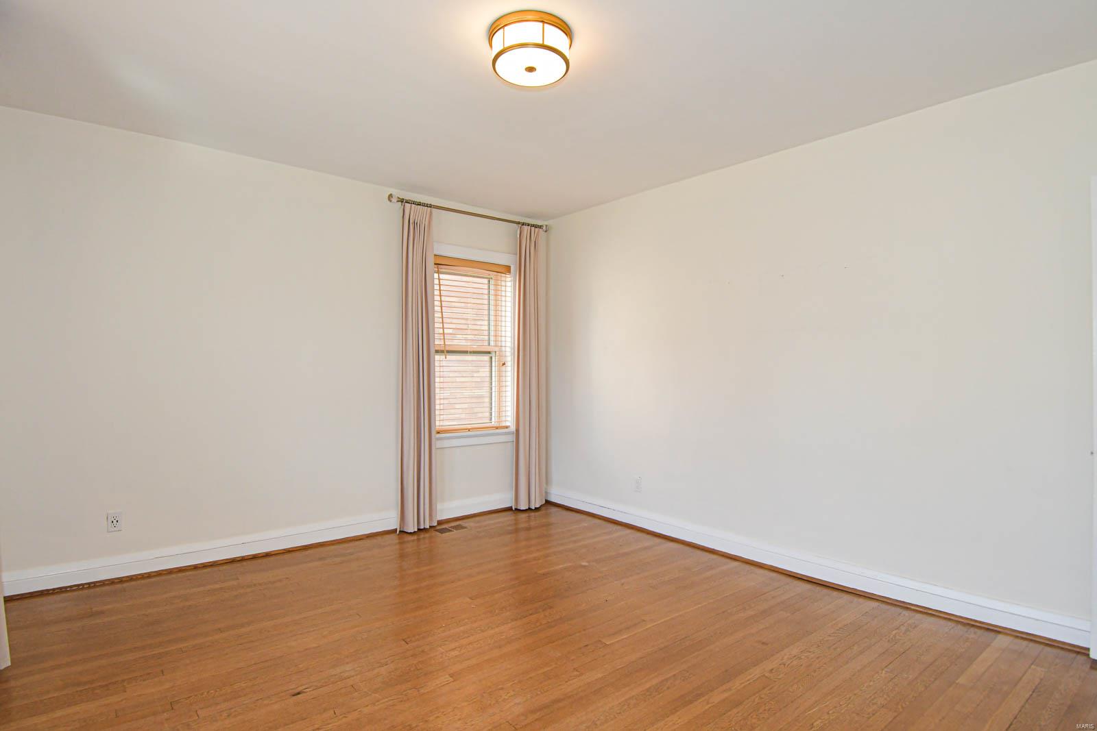 7629 Wydown Unit: 1S