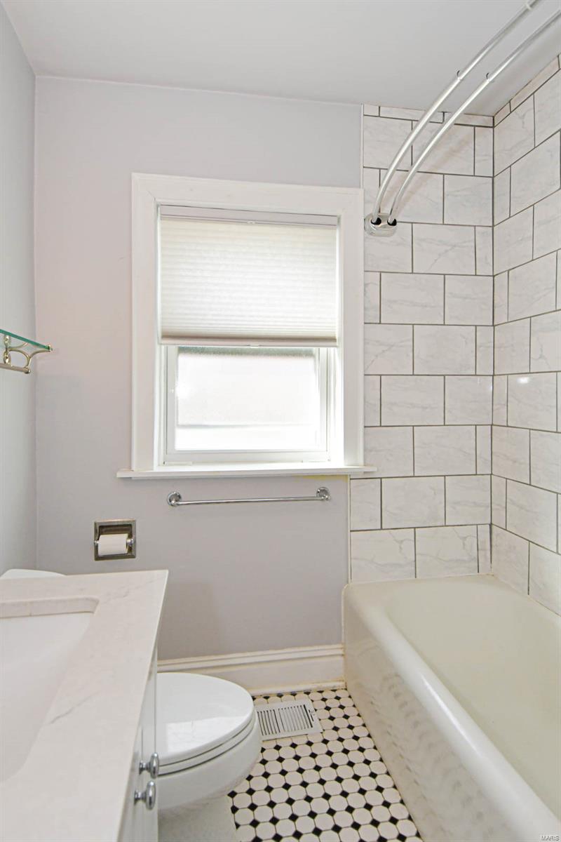 7629 Wydown Unit: 1S