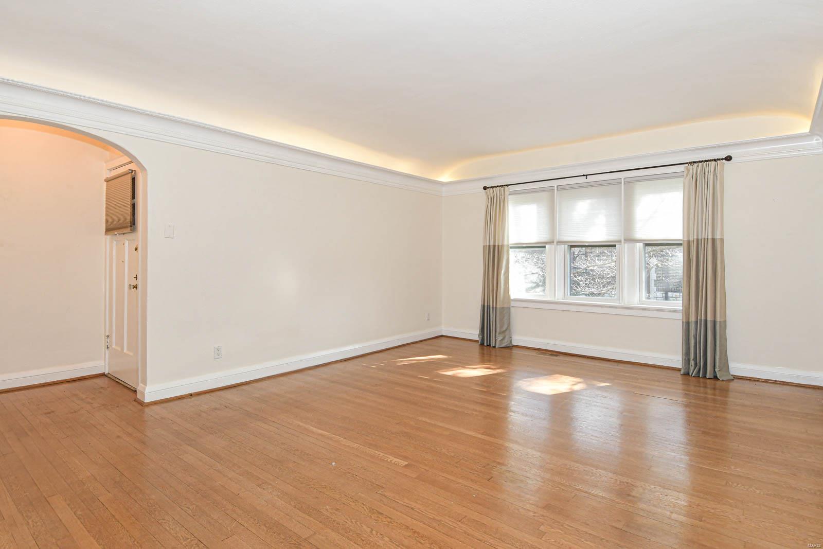 7629 Wydown Unit: 1S