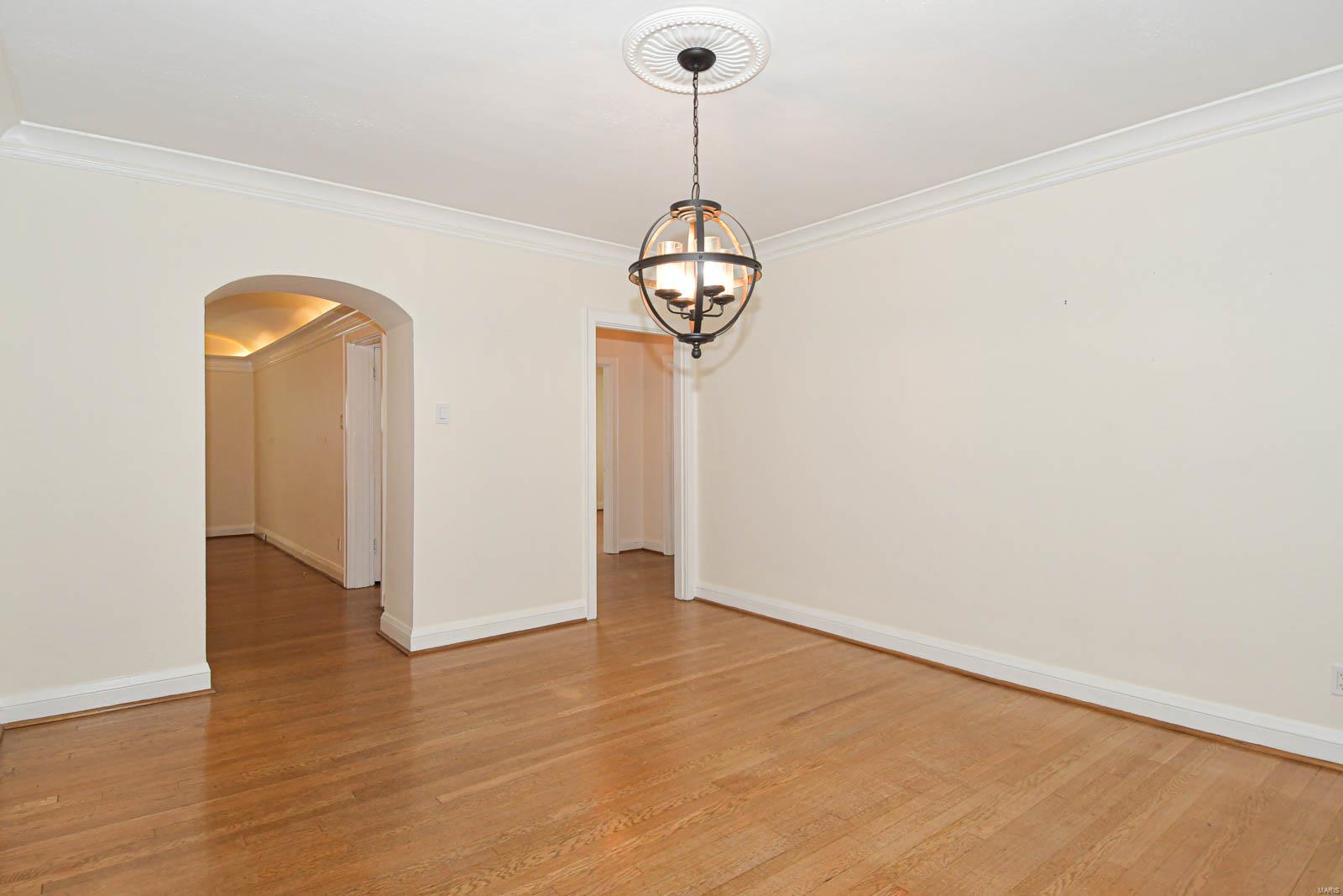 7629 Wydown Unit: 1S