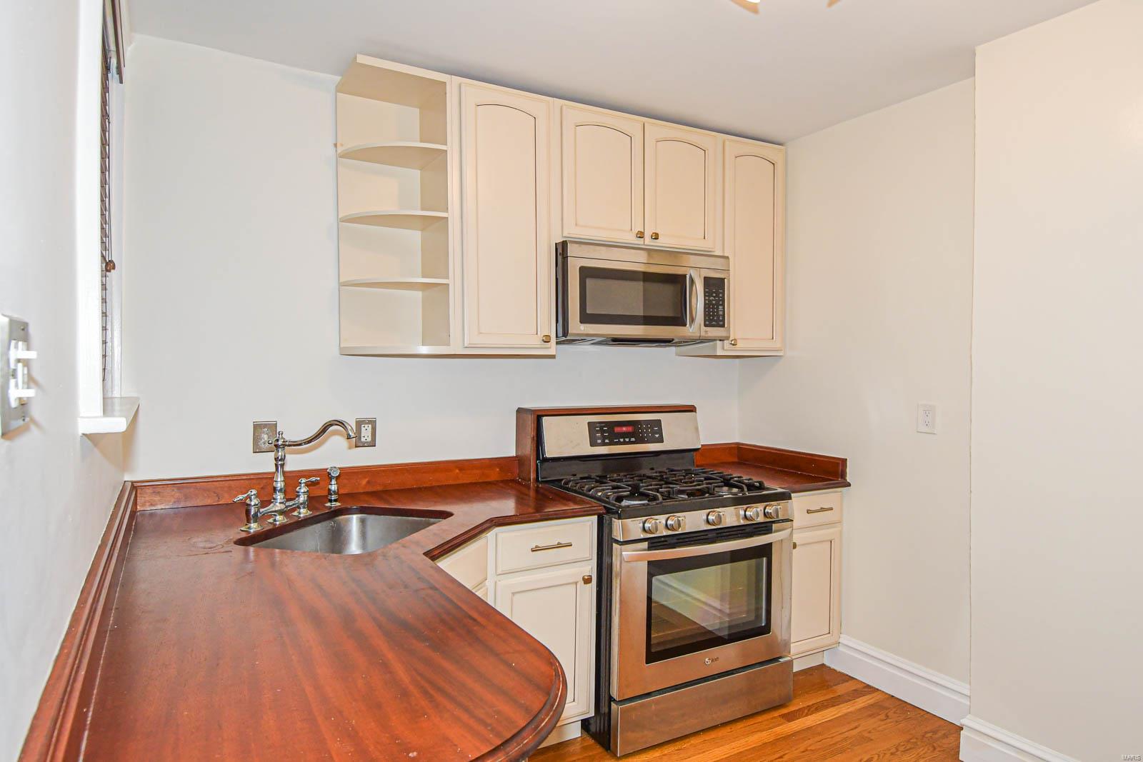 7629 Wydown Unit: 1S