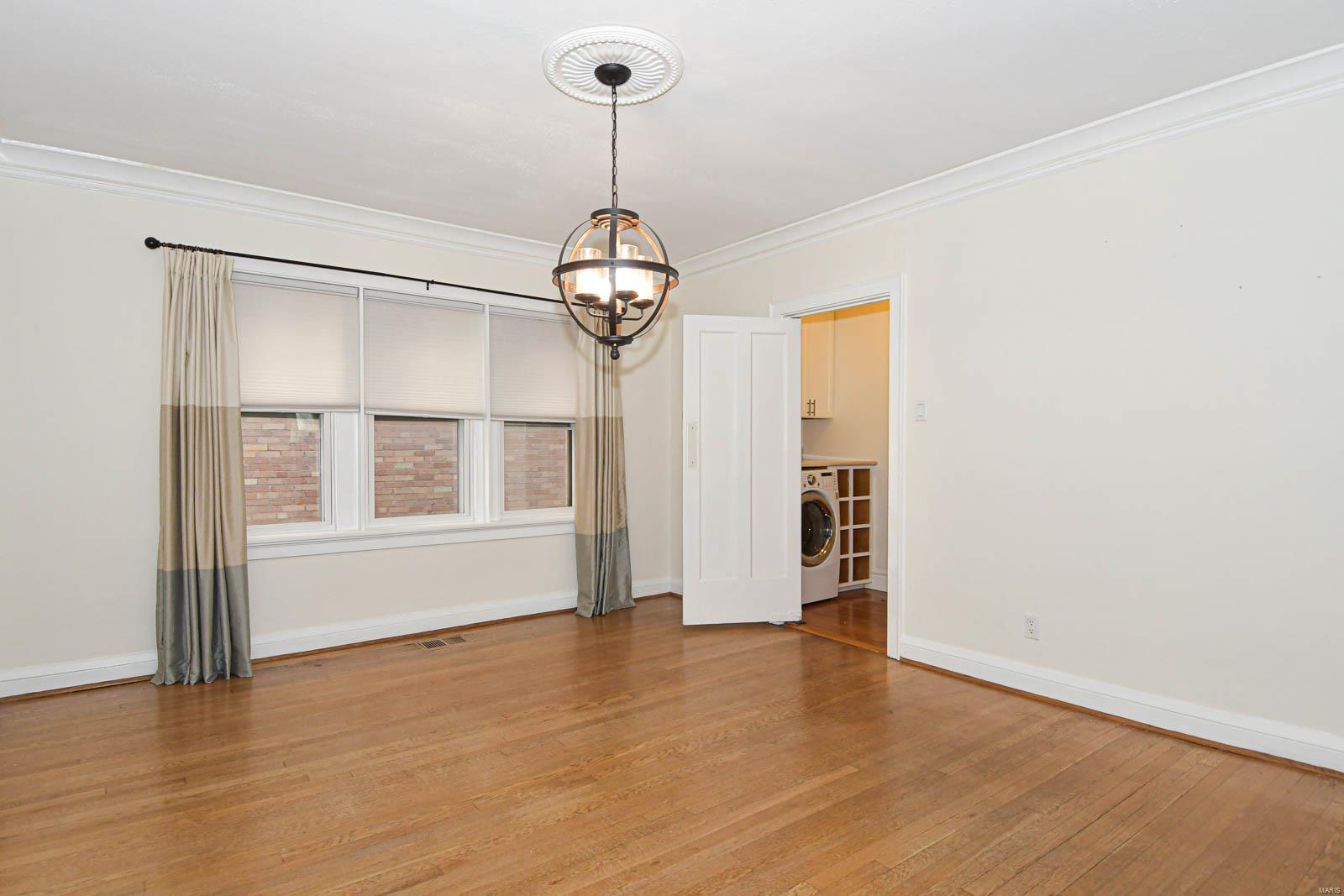 7629 Wydown Unit: 1S