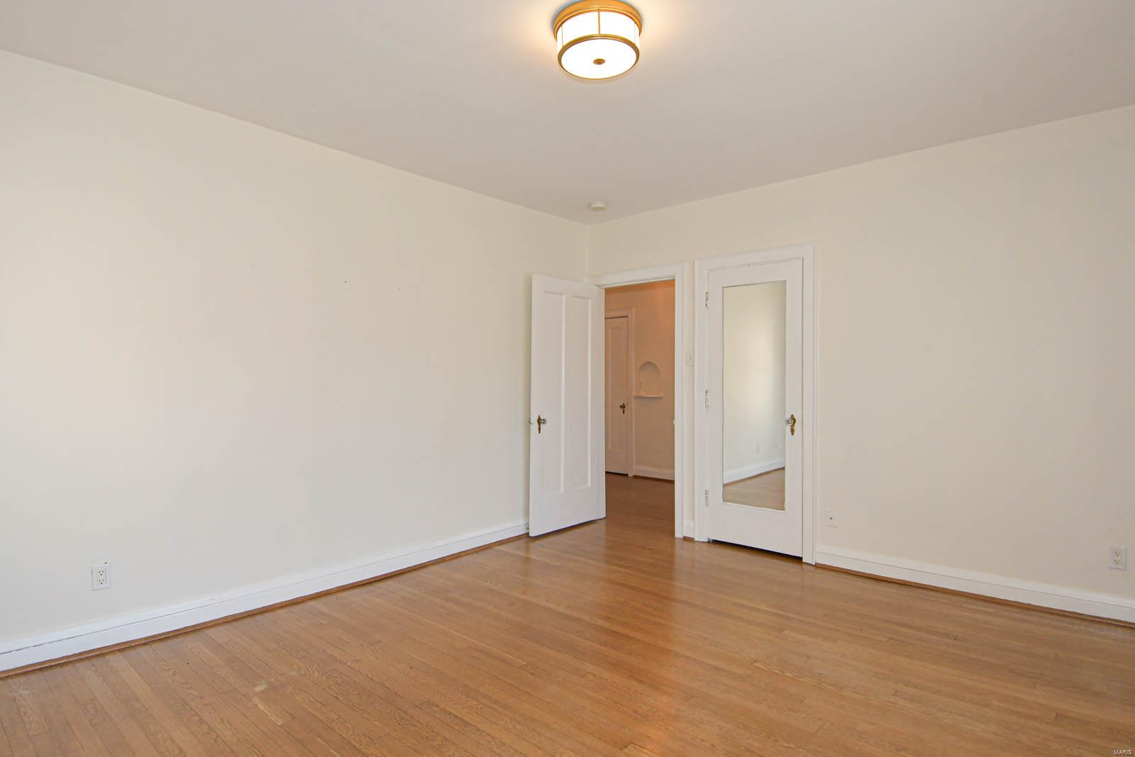 7629 Wydown Unit: 1S