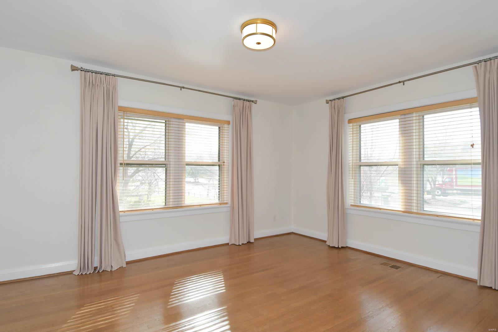 7629 Wydown Unit: 1S