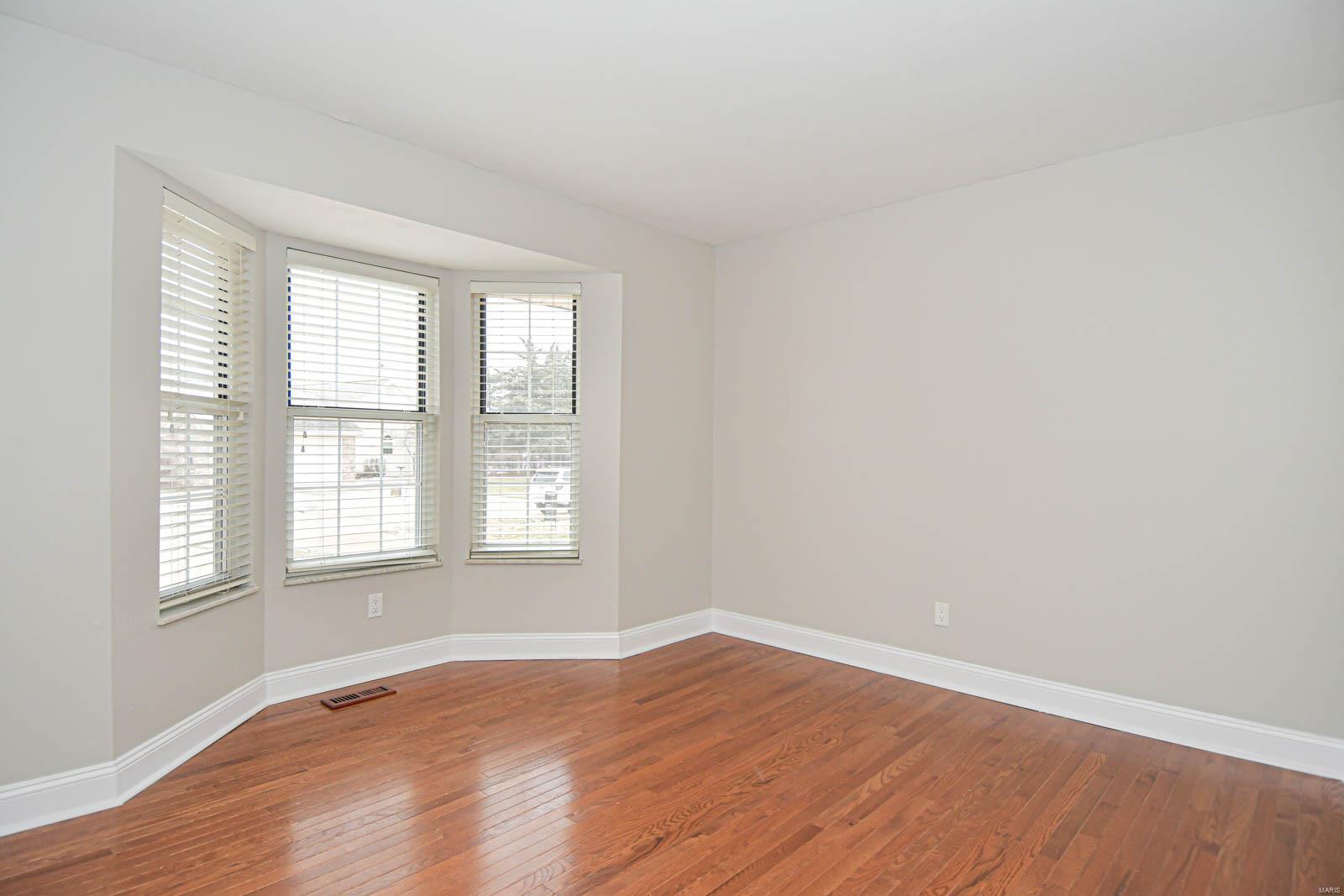 571 Woodhill Estates