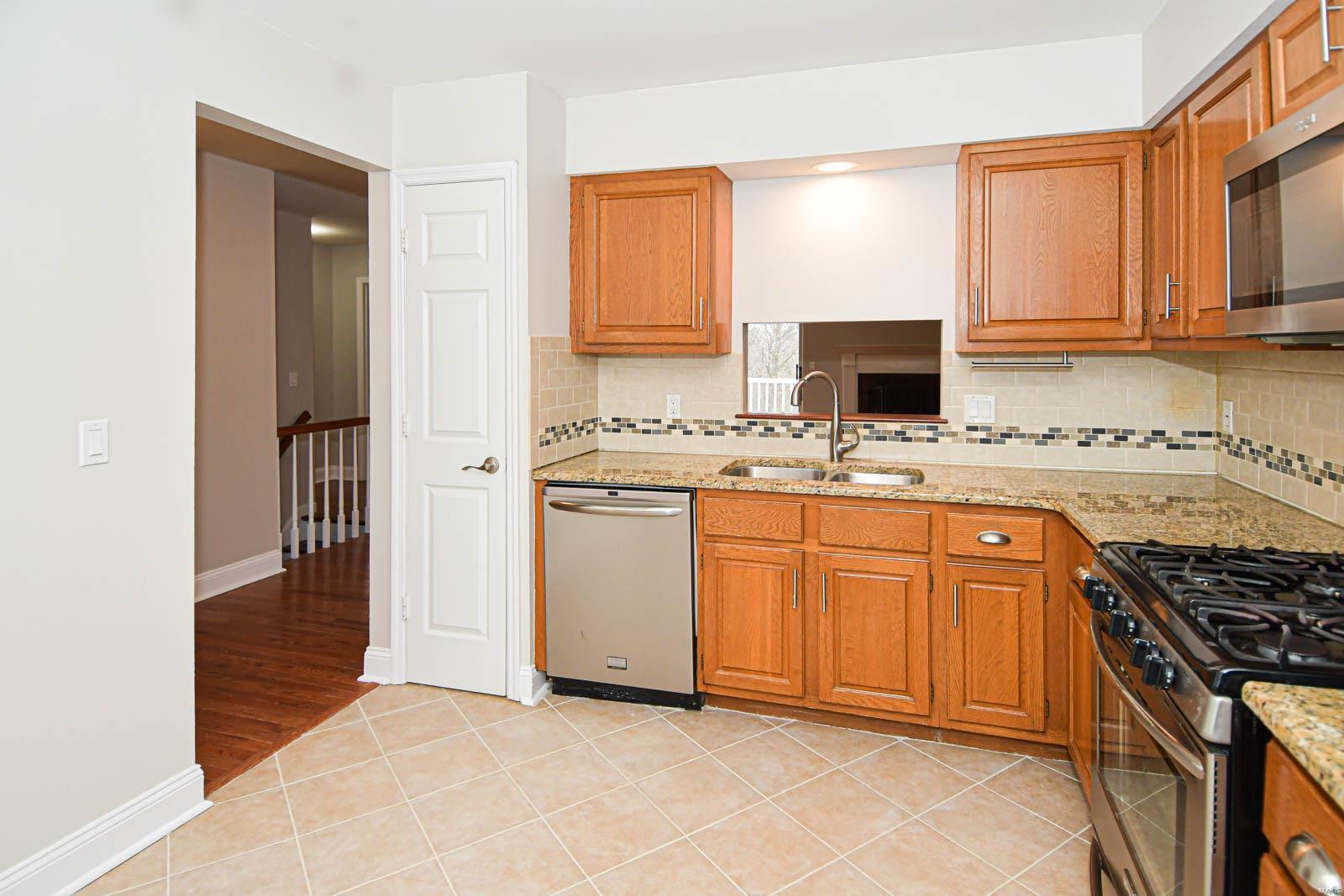 571 Woodhill Estates