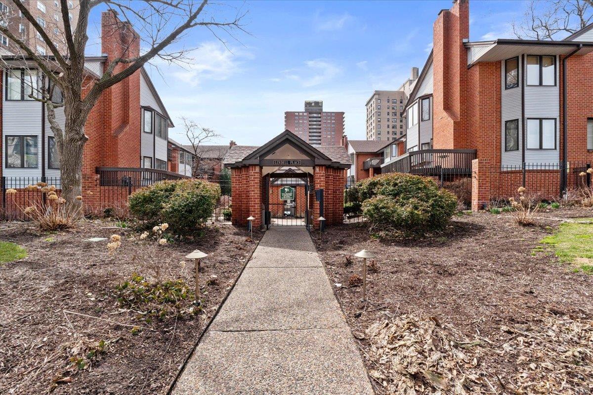 4454 Lindell Boulevard Unit: 28