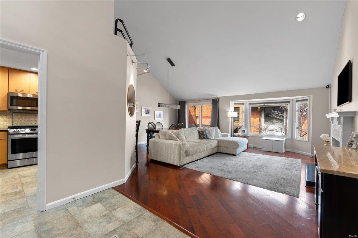 4454 Lindell Boulevard Unit: 28