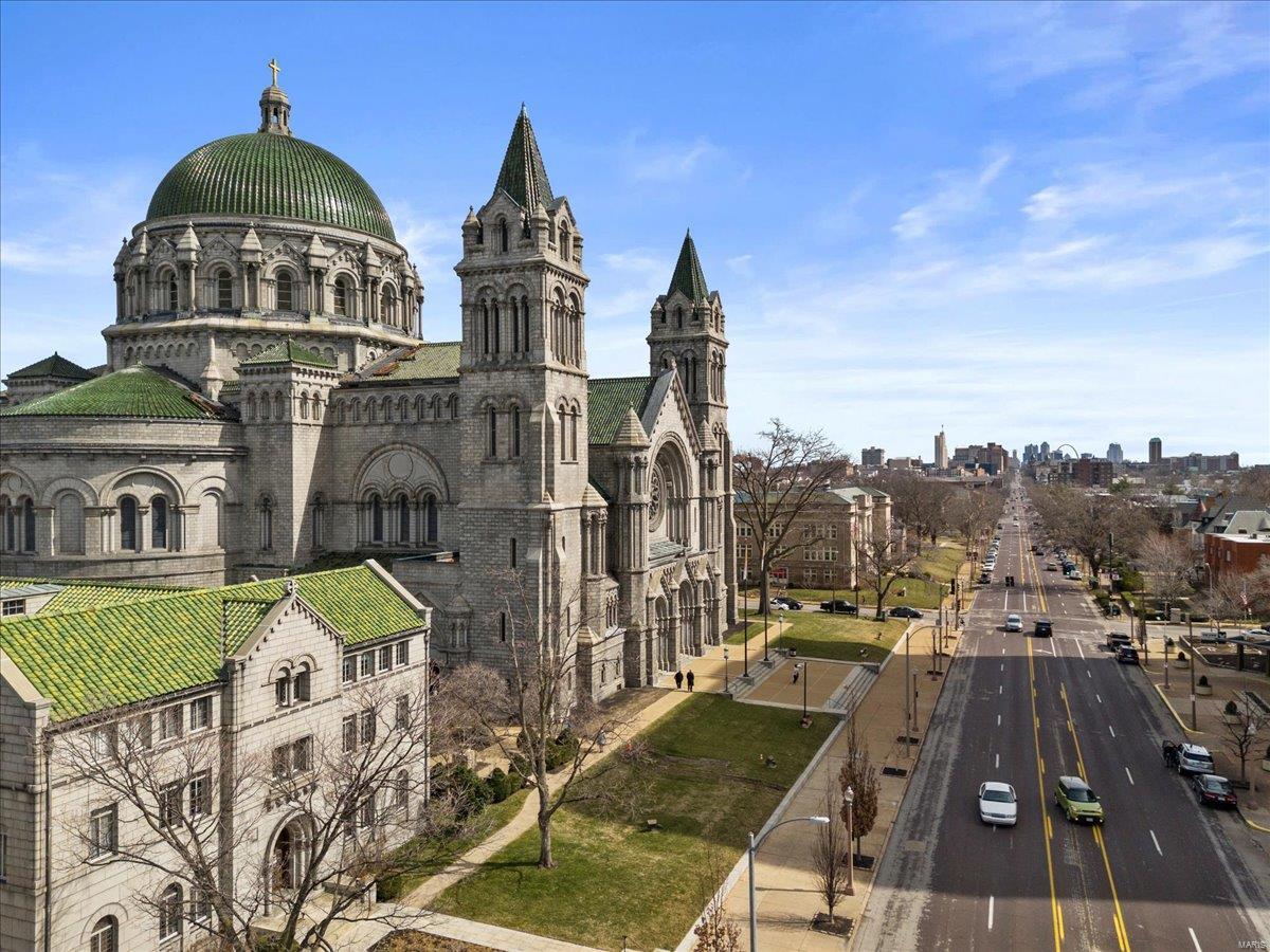 4454 Lindell Boulevard Unit: 28