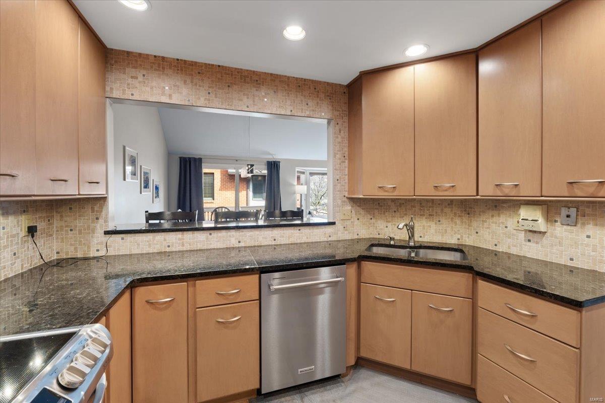 4454 Lindell Boulevard Unit: 28