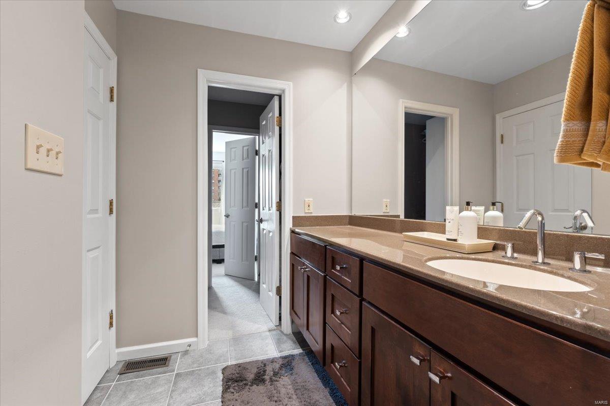 4454 Lindell Boulevard Unit: 28