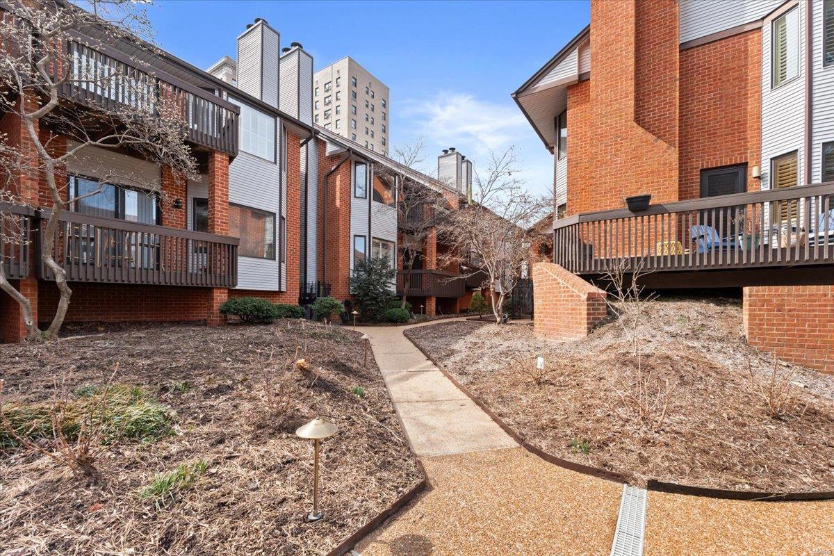 4454 Lindell Boulevard Unit: 28