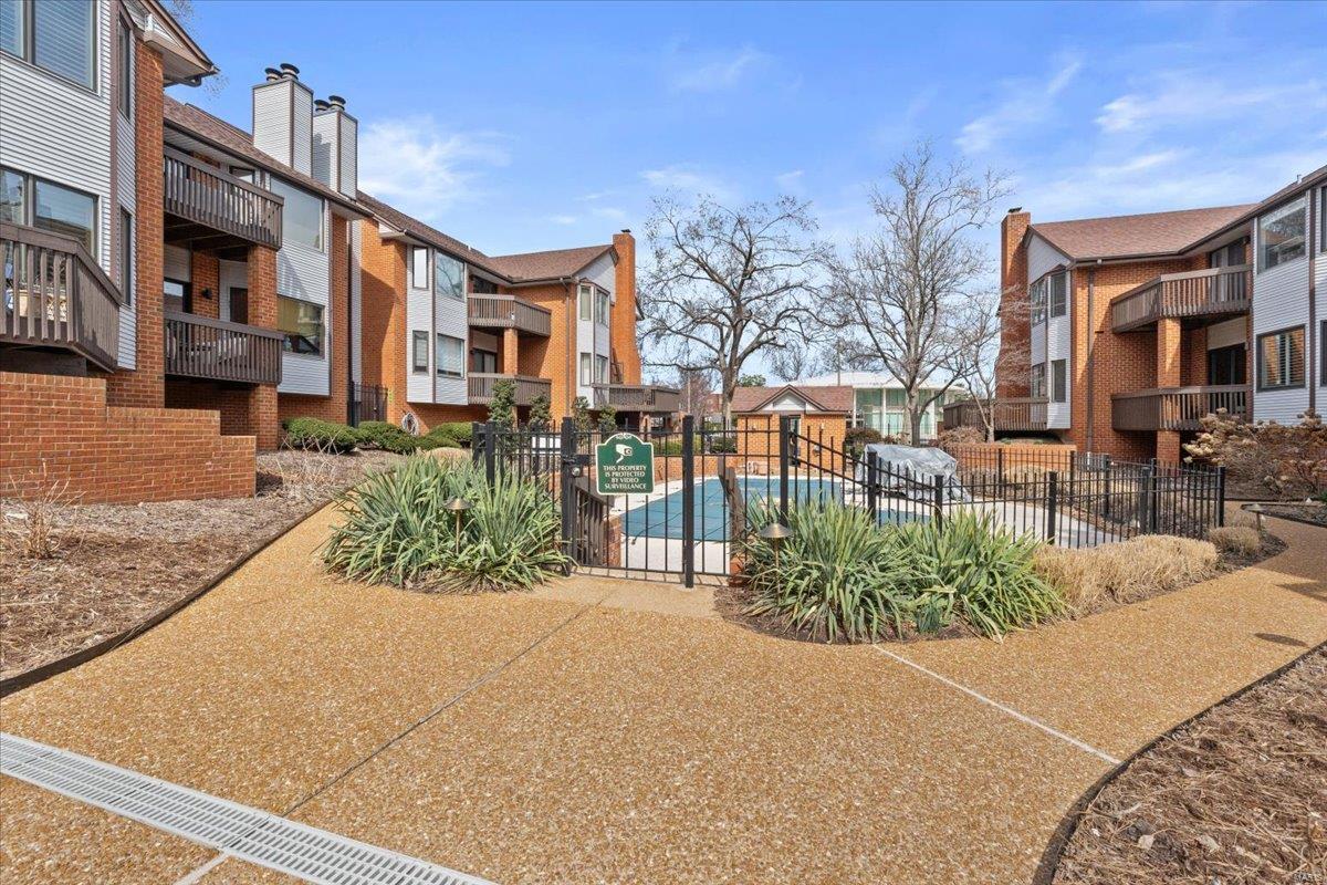 4454 Lindell Boulevard Unit: 28