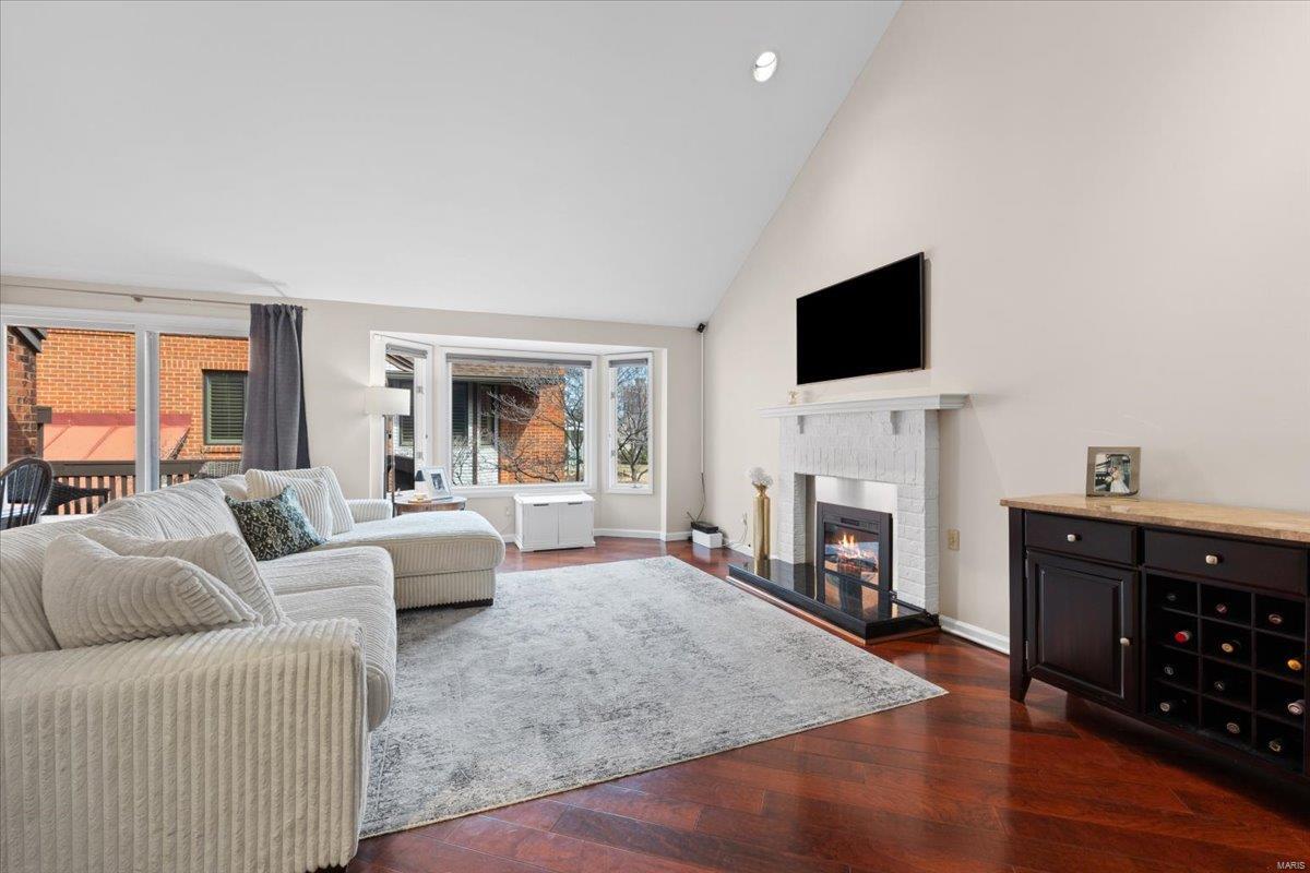 4454 Lindell Boulevard Unit: 28