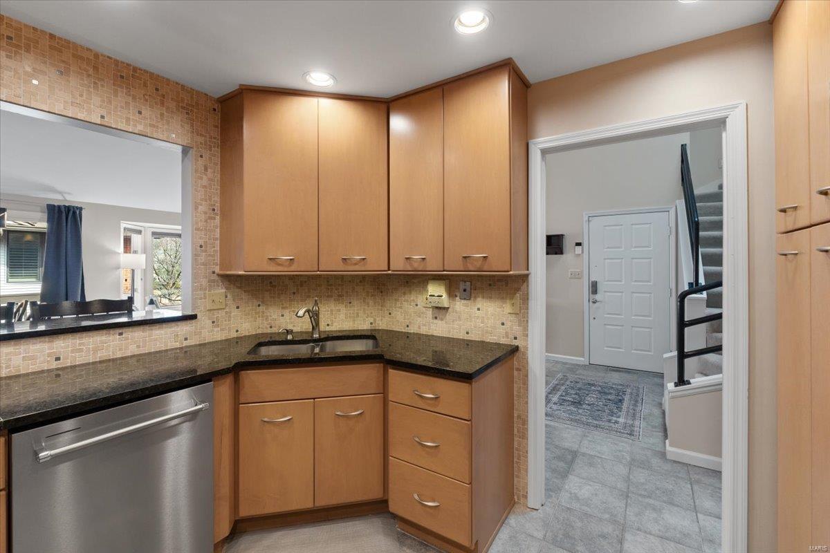 4454 Lindell Boulevard Unit: 28