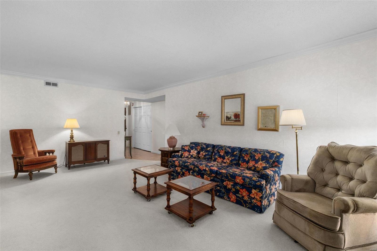 585 Coeur De Royale Drive Unit: 305