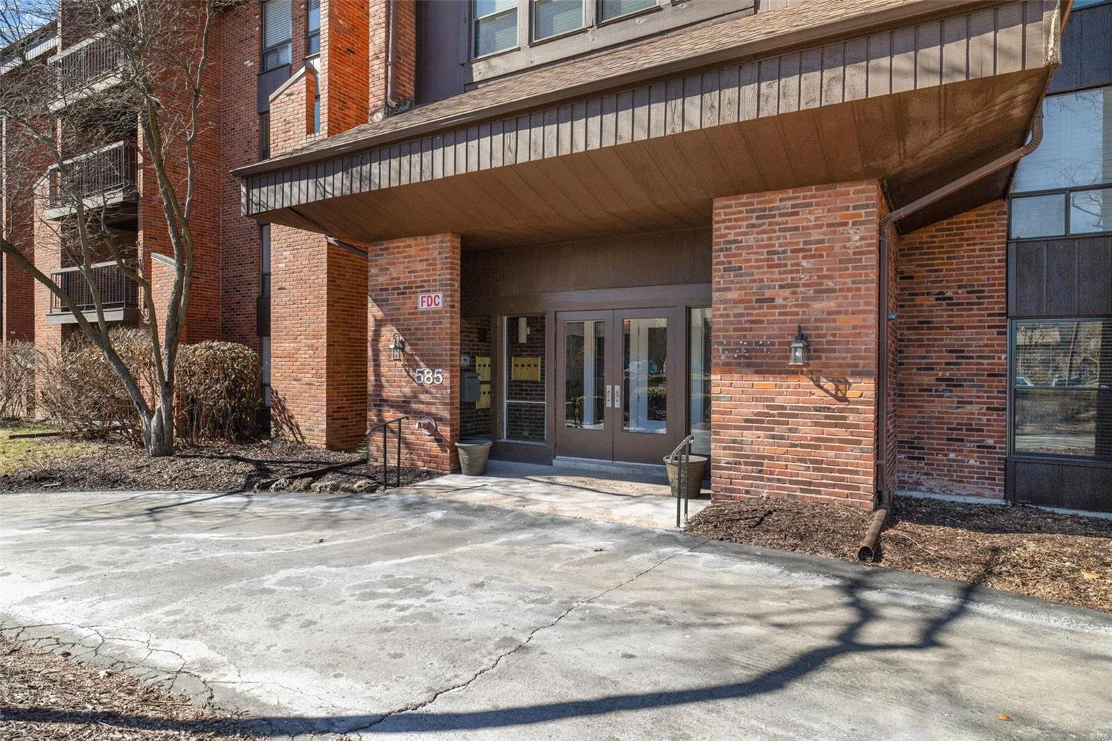 585 Coeur De Royale Drive Unit: 305