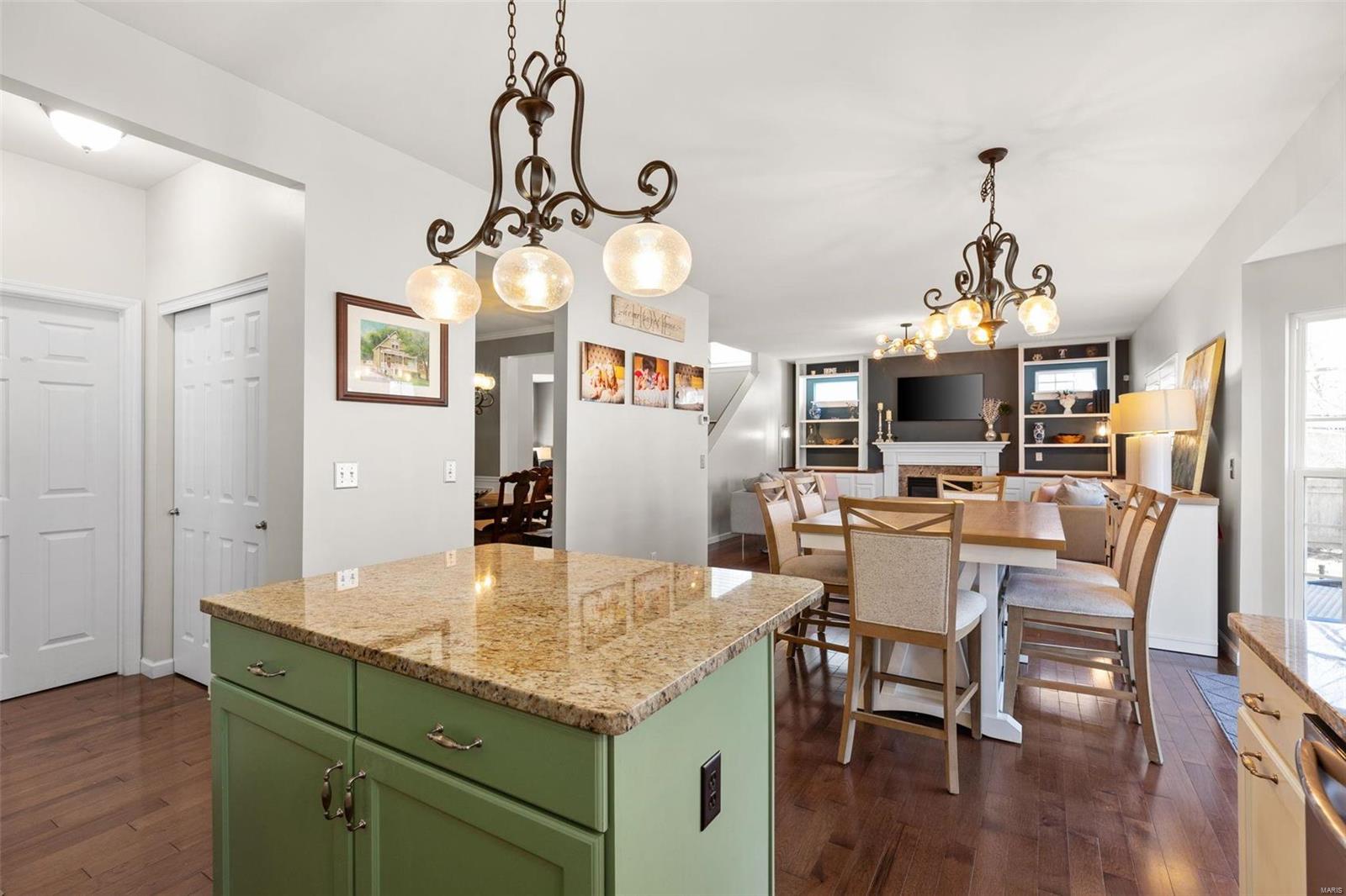 411 W Woodbine Avenue