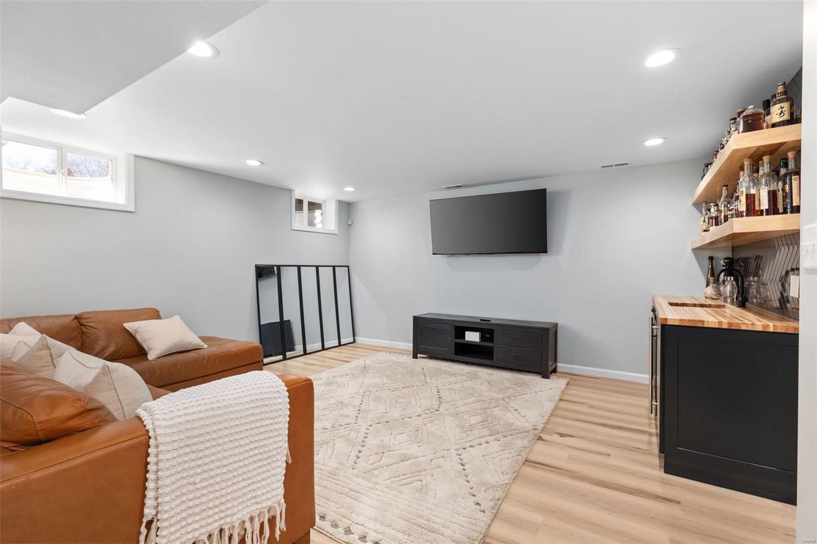 411 W Woodbine Avenue