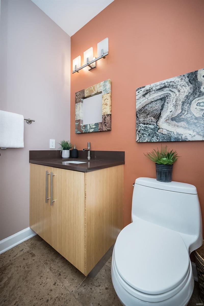 101 West Pine Place Unit: 8