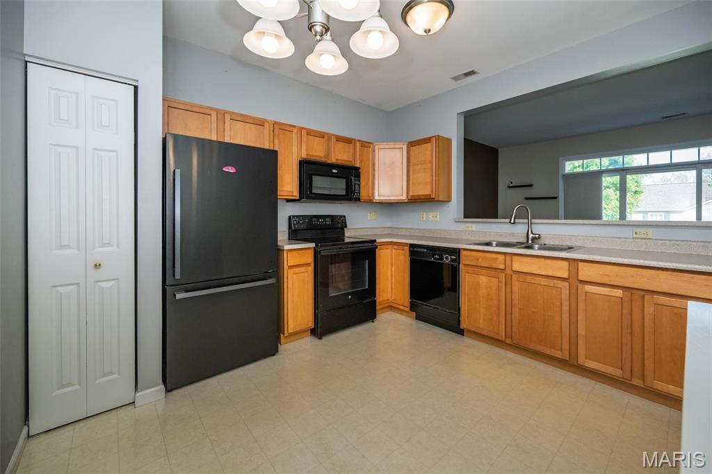 4832 Heritage Heights Circle