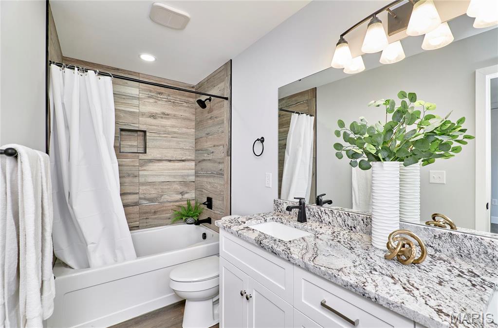 117 North Illinois Street