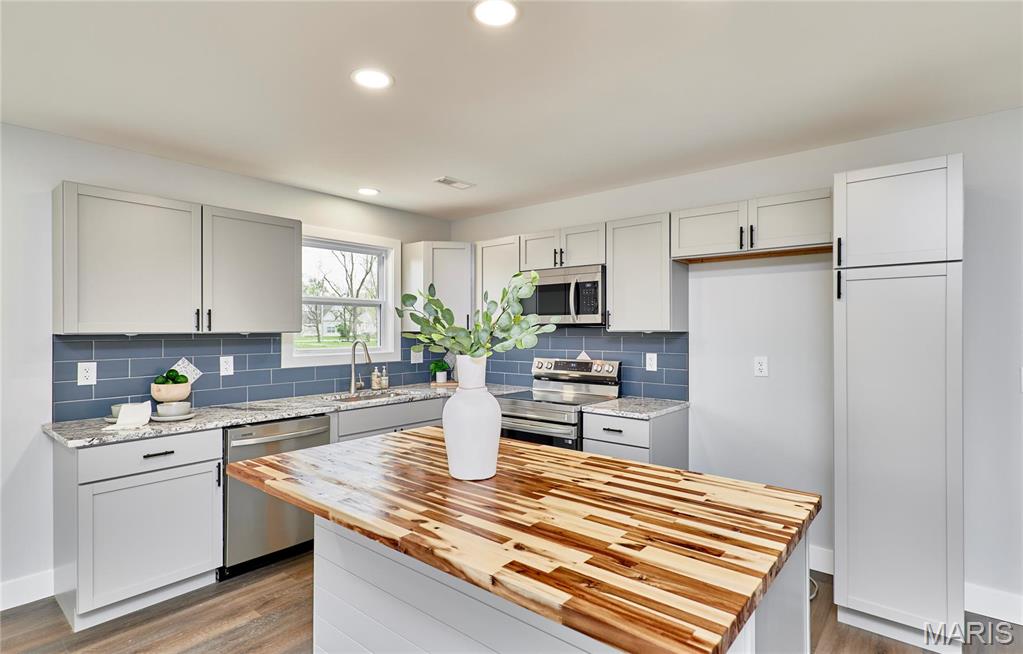 117 North Illinois Street