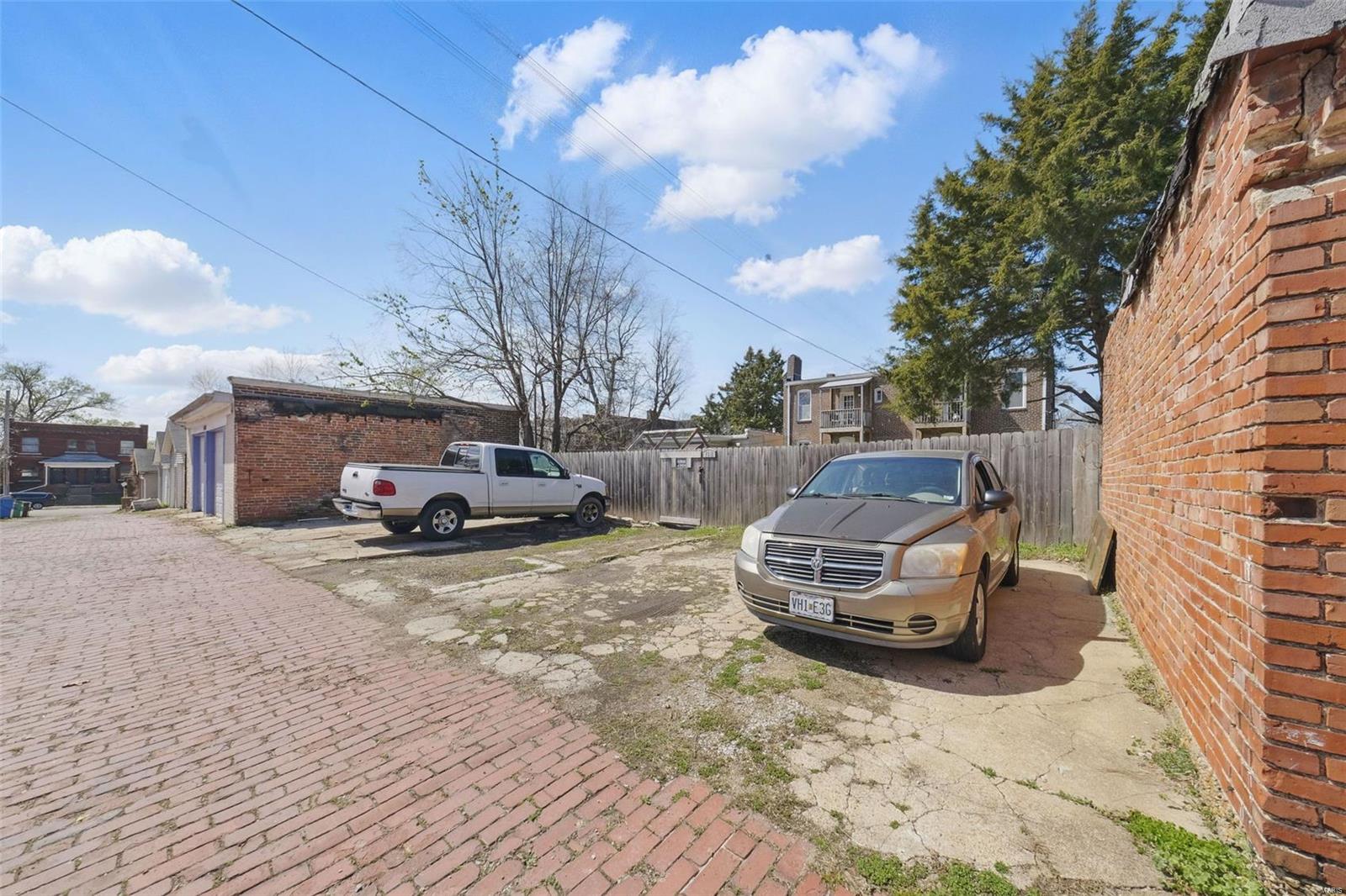 3414 S Spring Avenue