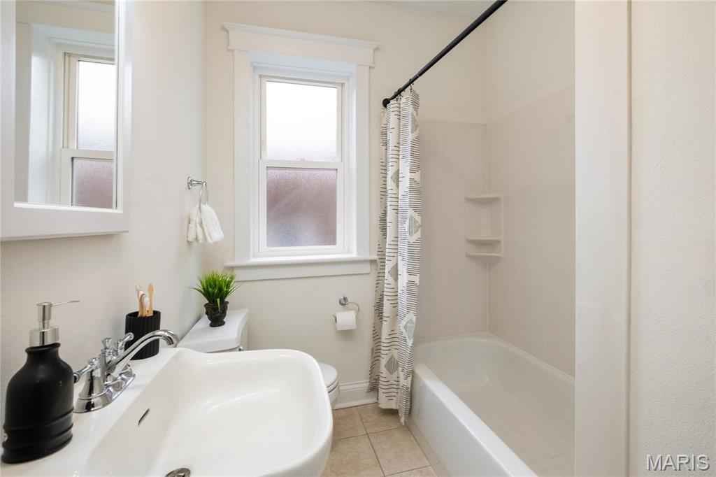 6305 Southwood Avenue Unit: 3W