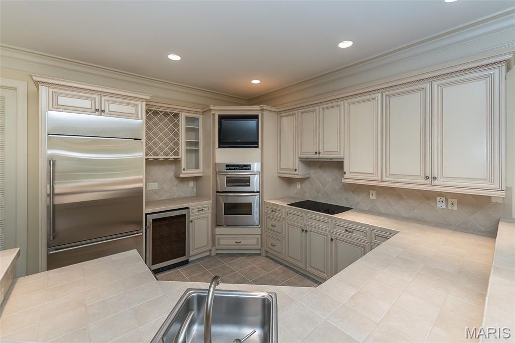 740 Stonebluff Court