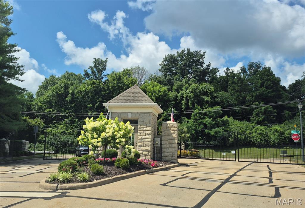 740 Stonebluff Court