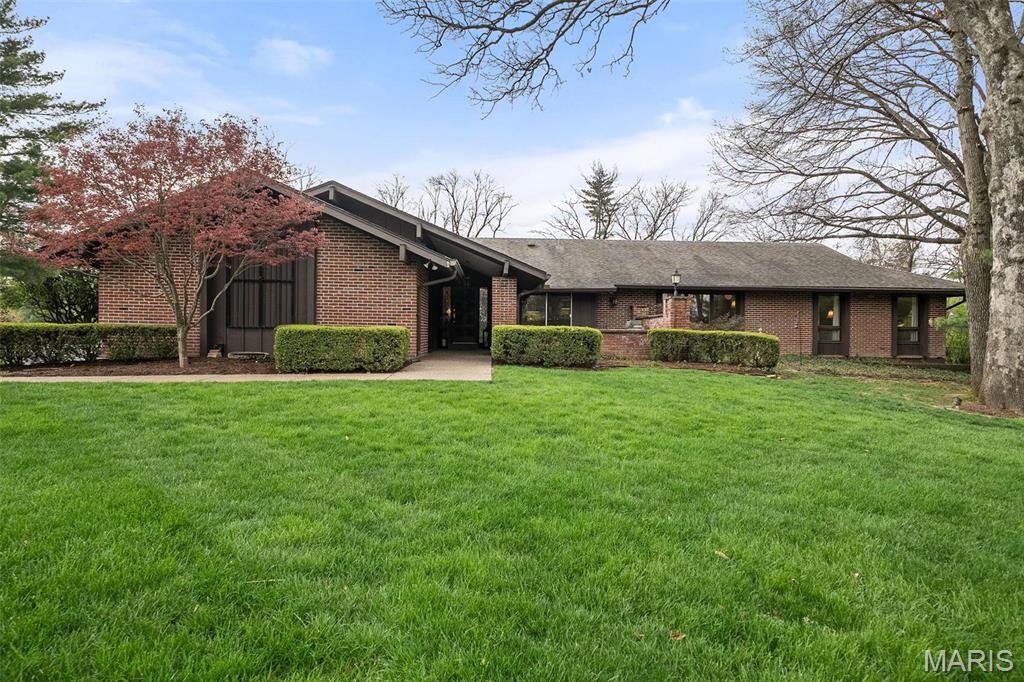3 Huntleigh Trails Lane