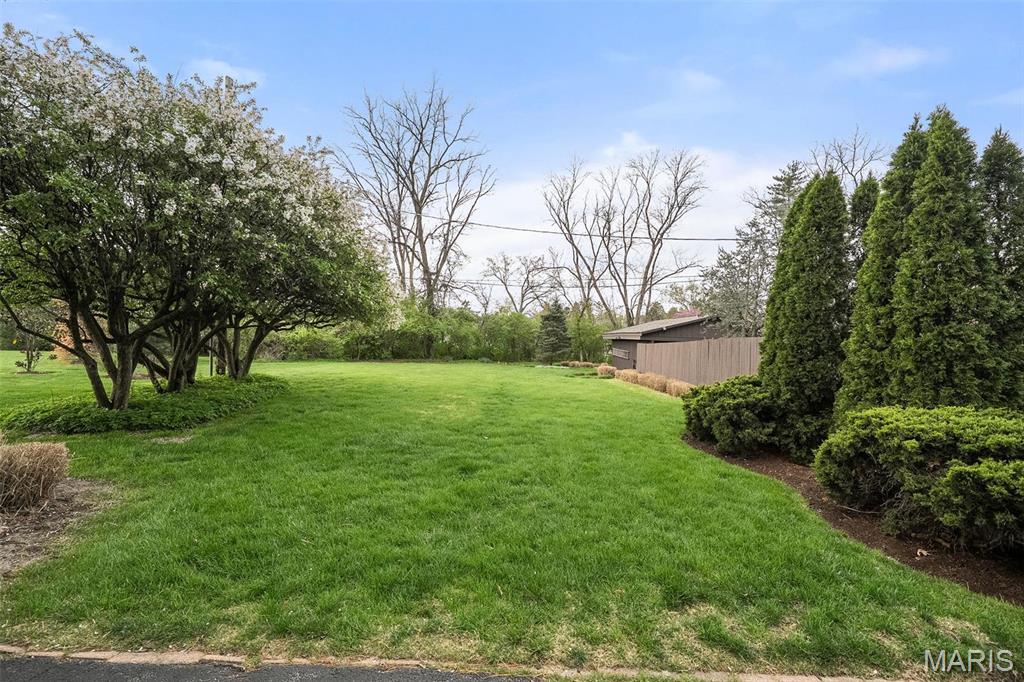 3 Huntleigh Trails Lane