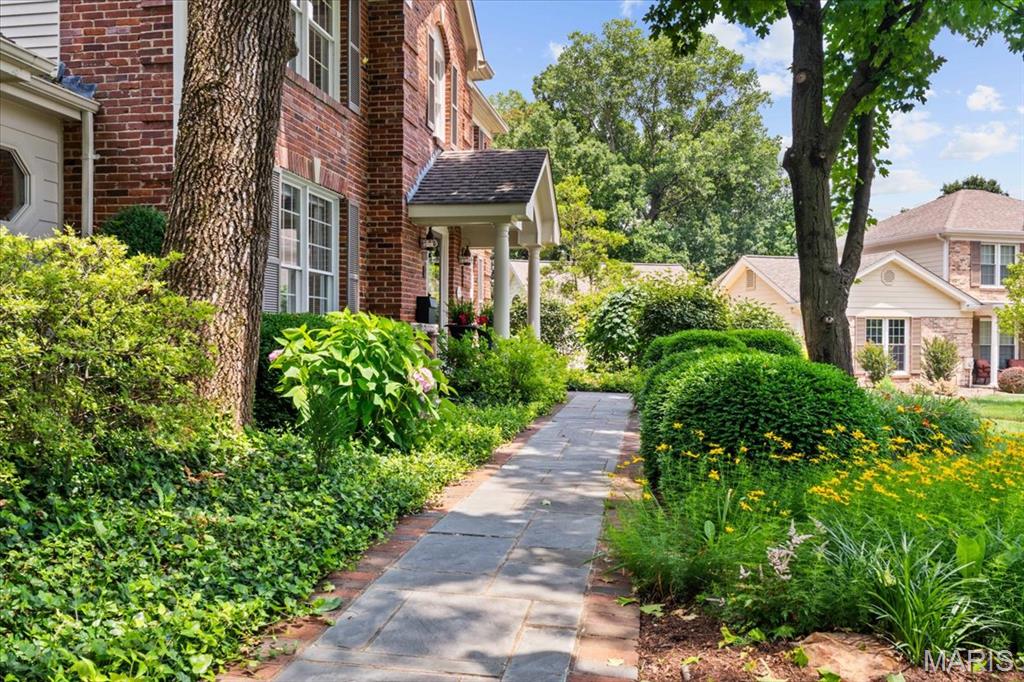 14 Cambridge Circle Court